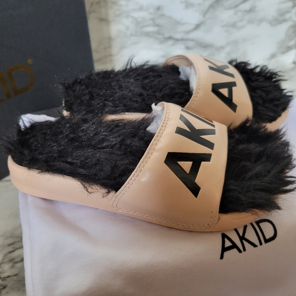 AKID Fur Slippers Nude Slides 11-13 Slides - Picture 2 of 4